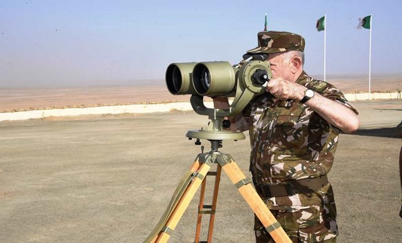 Au deuxième jour de sa visite à la 4e région Militaire/   Chanegriha supervise un exercice tactique avec munitions réelles