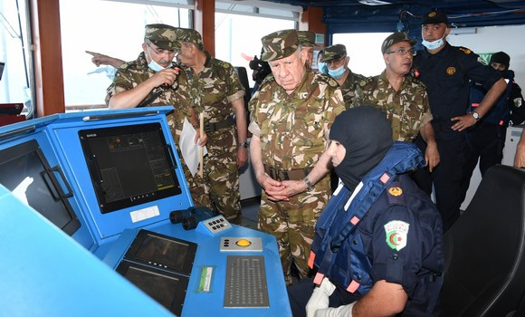 Le Général Chanegriha se rend à la Base navale principale de Mers El-Kebir