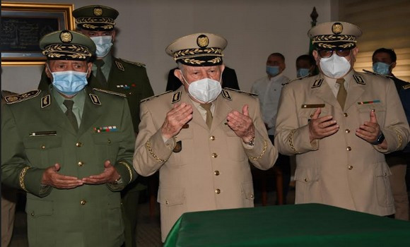 Décès du Général Abdelhakim Ghachi, Commandant de l’Ecole nationale de la Santé militaire/ Saïd Chanegriha assiste à la levée du corps du défunt
