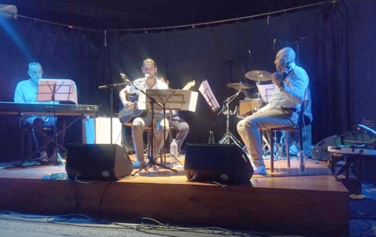 Chaabi mixé au Jazz/  Cela donne  Hna W Lhih !