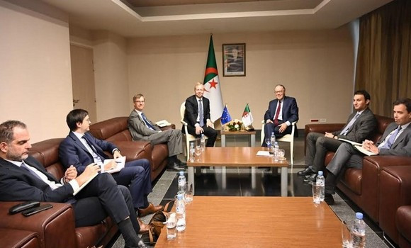 Audience au Ministère des Affaires étrangères et de la Communauté nationale à l’étranger / Belani reçoit le Représentant spécial de l’UE pour le processus de paix au Proche-Orient