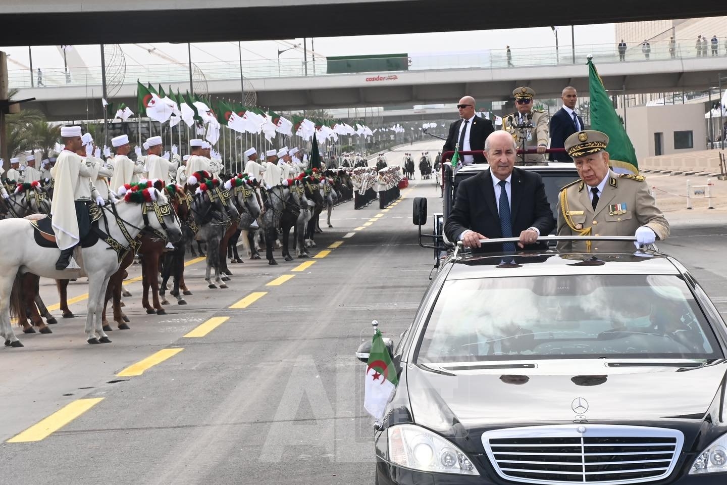 La revue “El-Djeïch” dans son denier numéro :  Les réformes initiées par le Président Tebboune ont permis de construire l’Etat des institutions