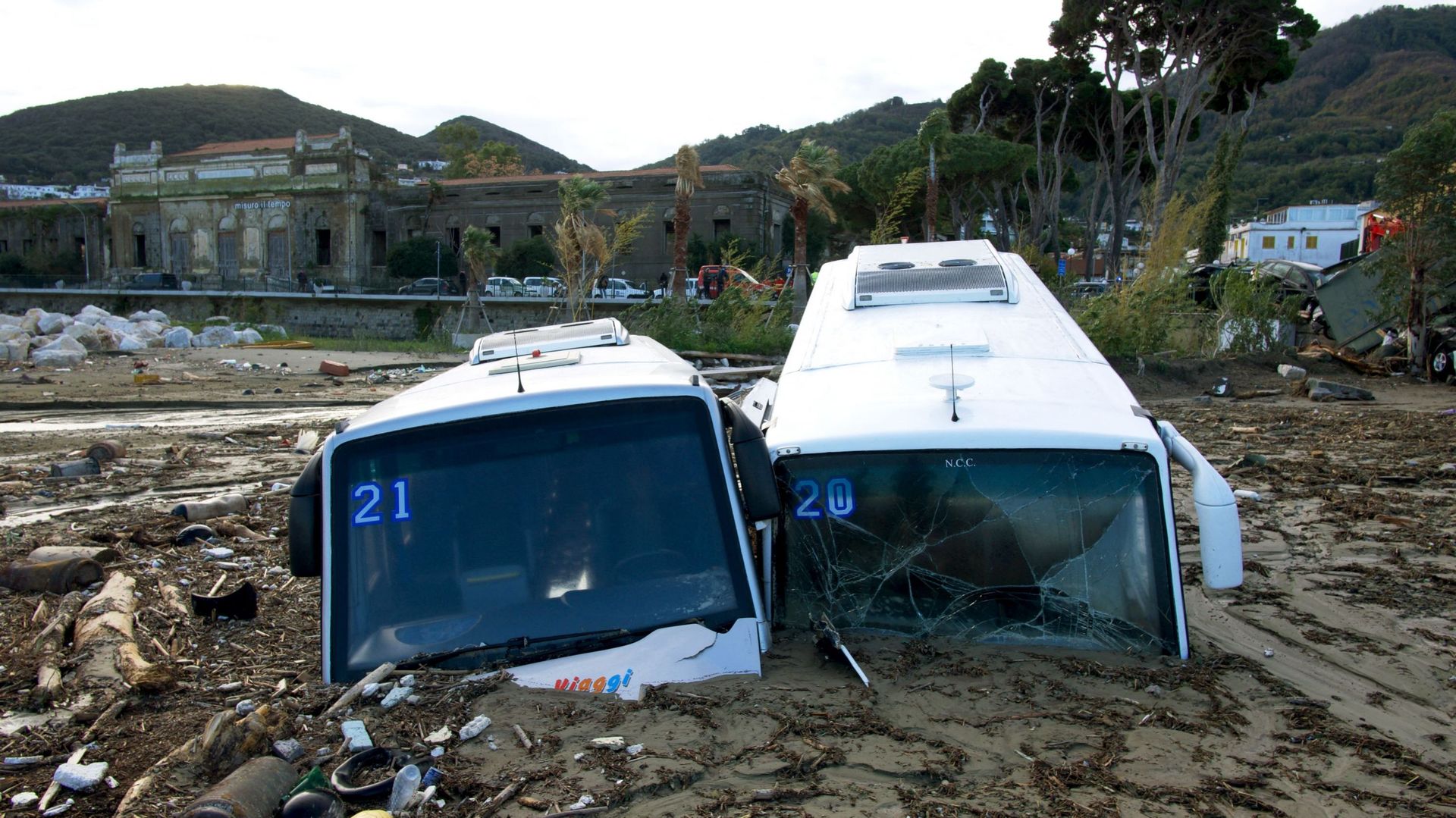 Italie / 11 personnes toujours portées disparues après un glissement de terrain à Ischia