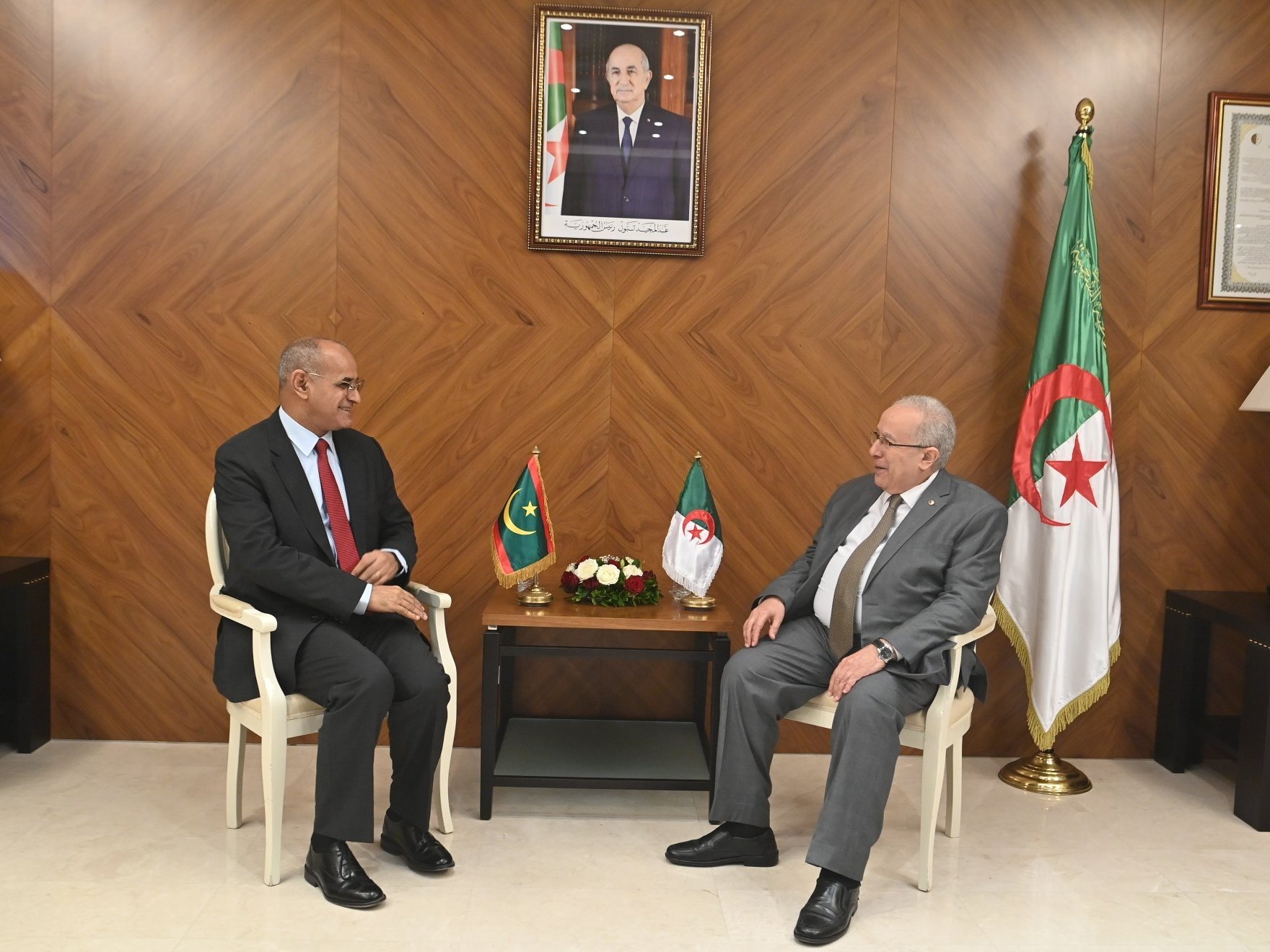 Coopération bilatérale / Lamamra reçoit le ministre mauritanien de l’Equipement et des Transports