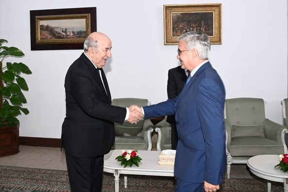 Le Président de la République reçoit l’ambassadeur de Bulgarie en Algérie