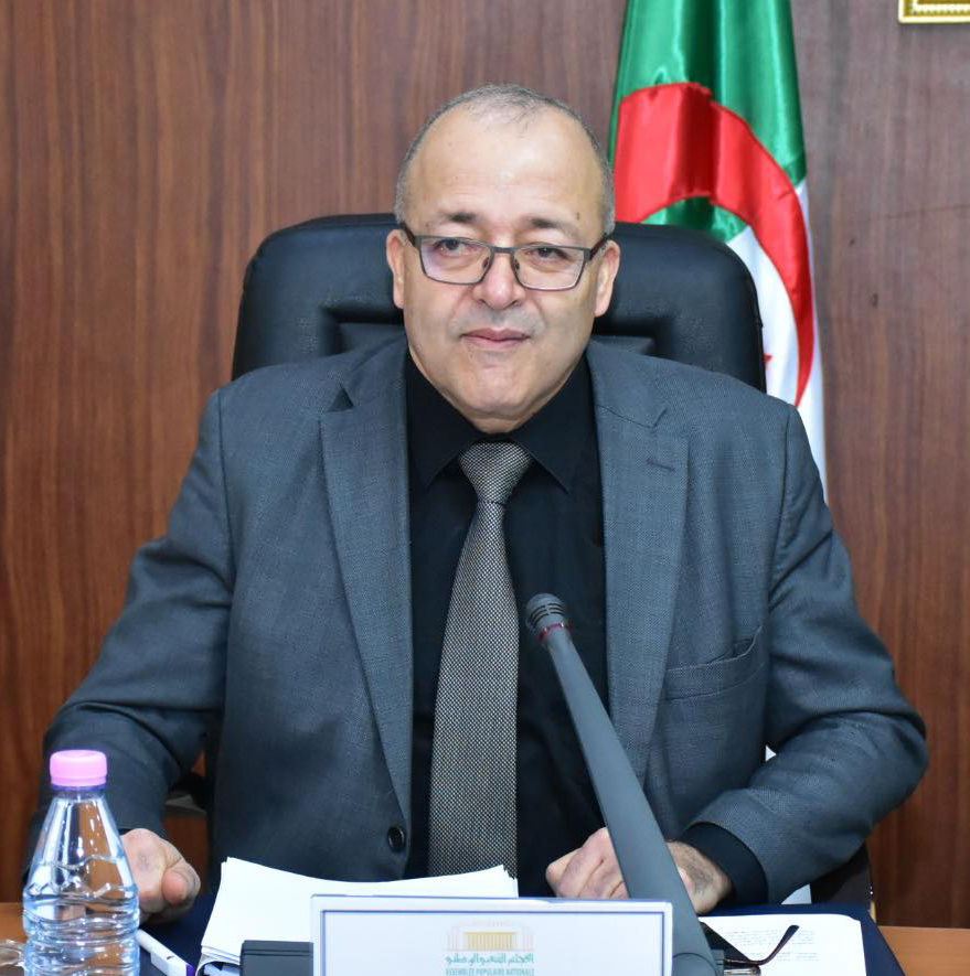 Communication / Bouslimani présente des projets de loi à l’APN
