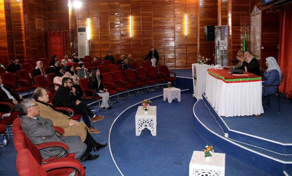 Journées de la poésie arabe classique / Désamorcer la relation tendue entre la poésie et la critique   