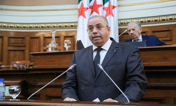 Industrie / Zaghdar annonce la mise en place d’une stratégie nationale pour le développement de l’industrie du textile en Algérie