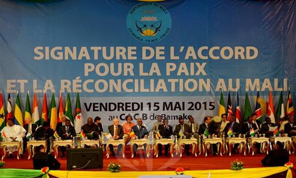En visite au Mali / Moussa Faki Mahamat  appelle les autorités du pays à poursuivre le dialogue avec les mouvements signataires de l’Accord d’Alger
