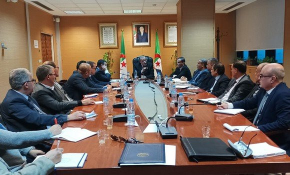 Commerce/Consommation / Rezig se réunit avec les cadres du secteur pour préparer le mois de Ramadhan