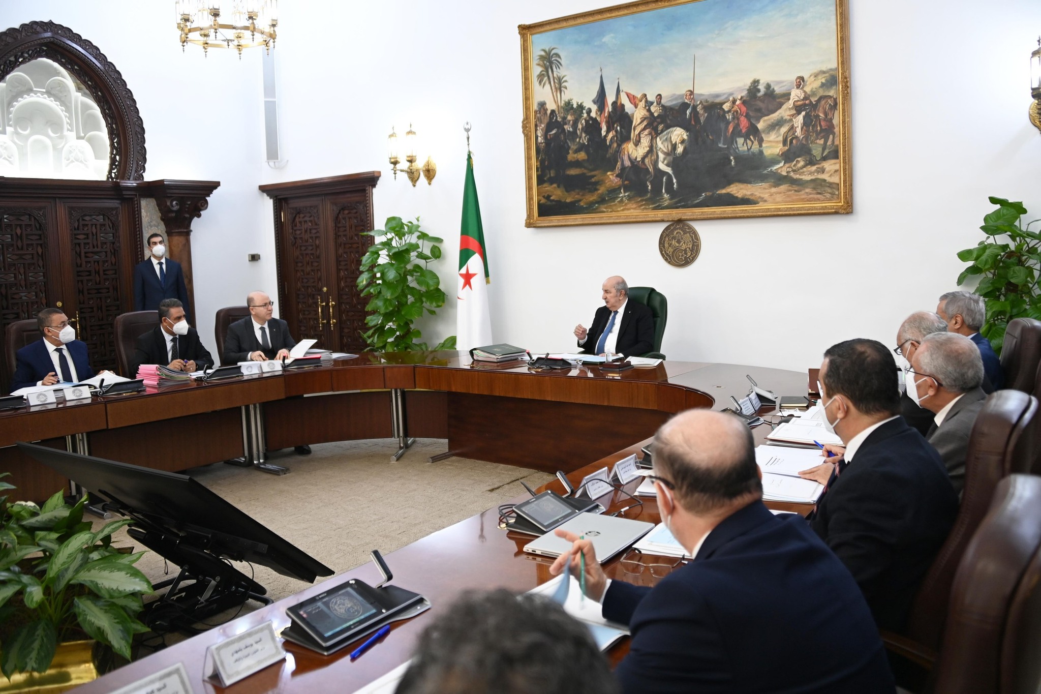 Tenue hier d’une réunion du Conseil des Ministres / A l’ordre du jour, les pensions de retraite, le dessalement d’eau de mer, le sport scolaire, l’urbanisme, le retard dans le secteur de la communication et le hadj 2023   