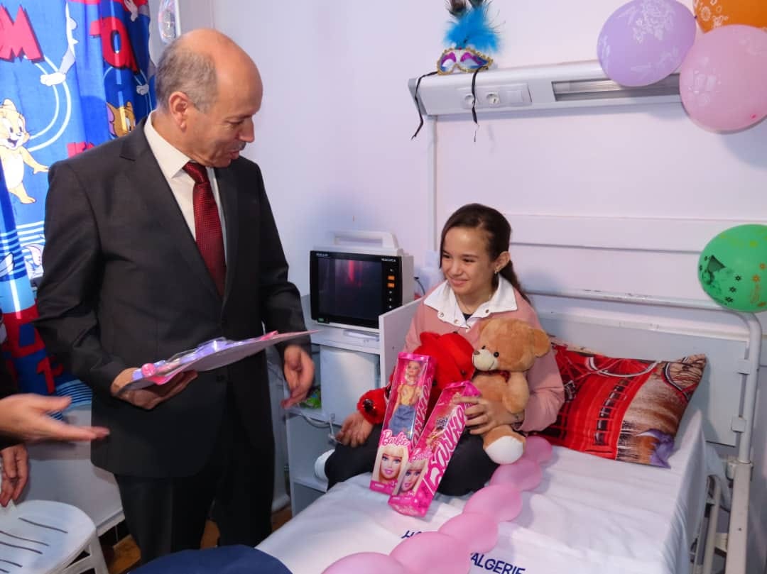 Aïd El-Fitr / Le ministre de la Santé visite le service de pédiatrie du CHU Issad Hassani” à Alger