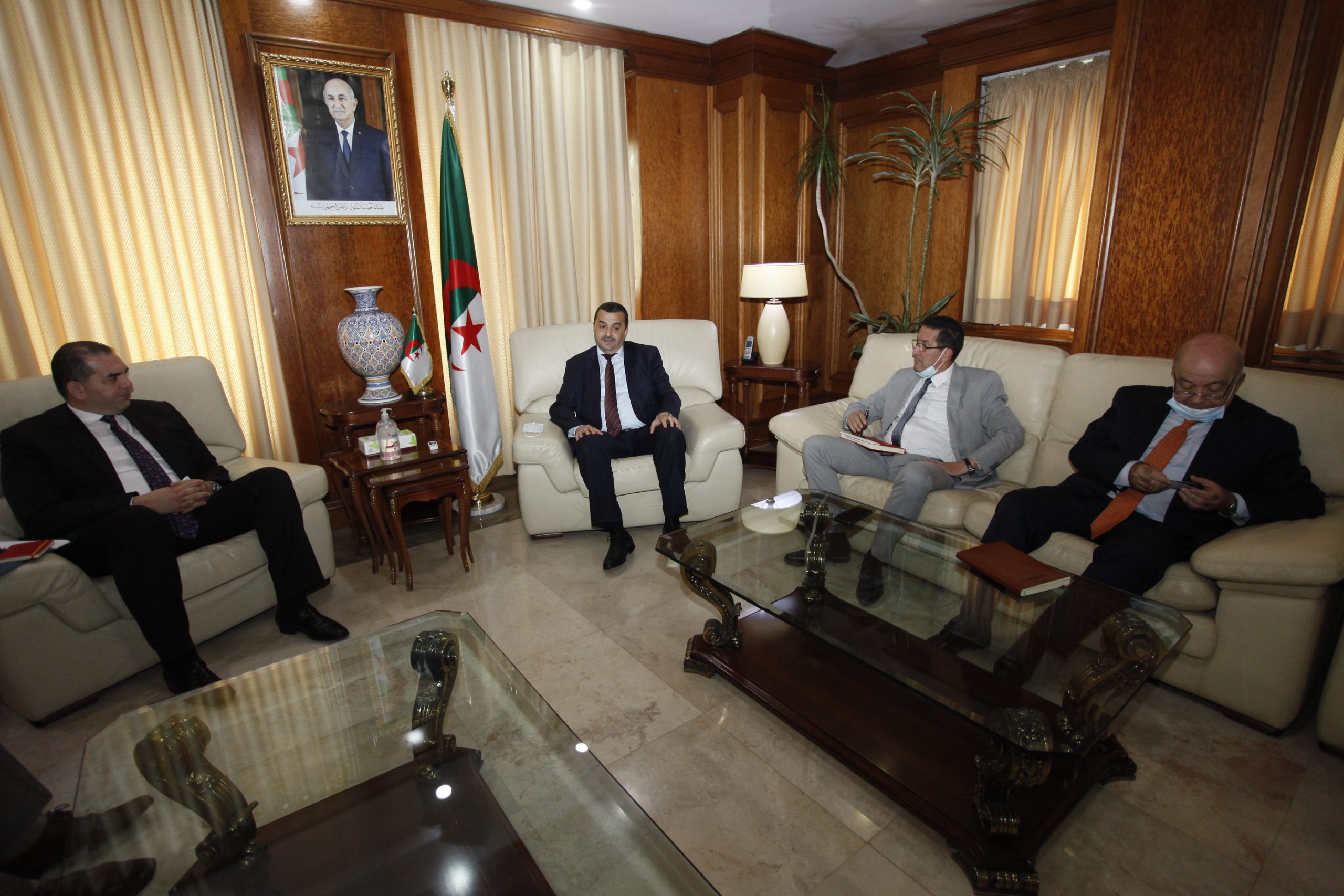 Energie et mines / Arkab reçoit le président de la CAPC