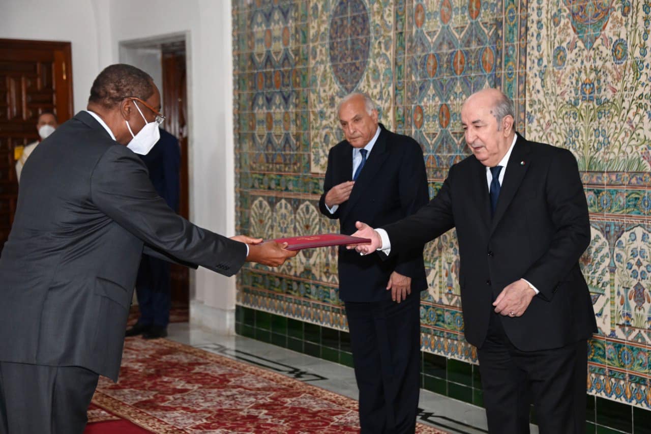 Diplomatie / Le Président de la République reçoit les lettres de créances de quatre nouveaux ambassadeurs