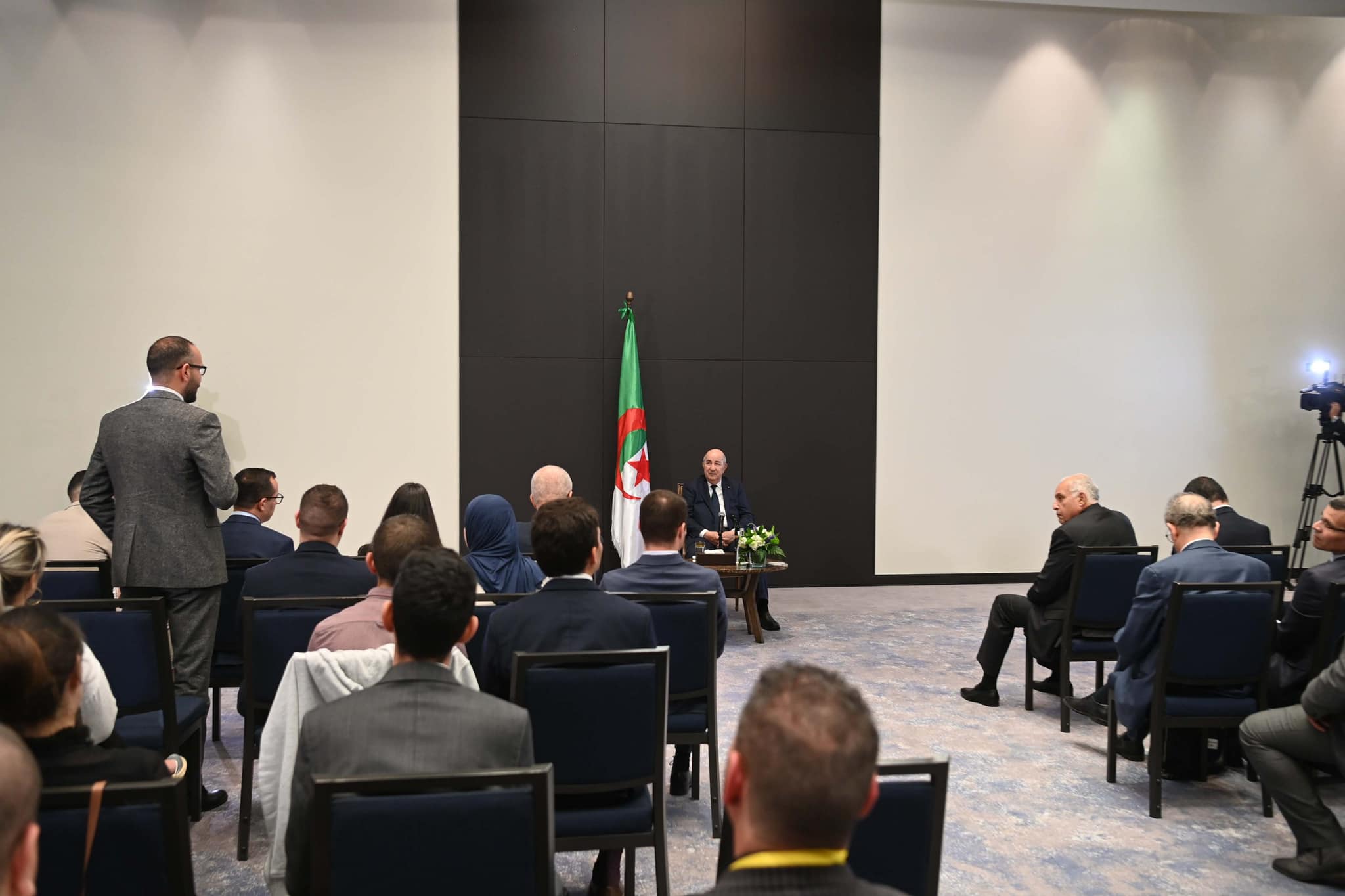 Rencontre avec les Algériens vivant au Portugal / Le Président de la République souligne l’engagement de l’Etat à protéger la diaspora