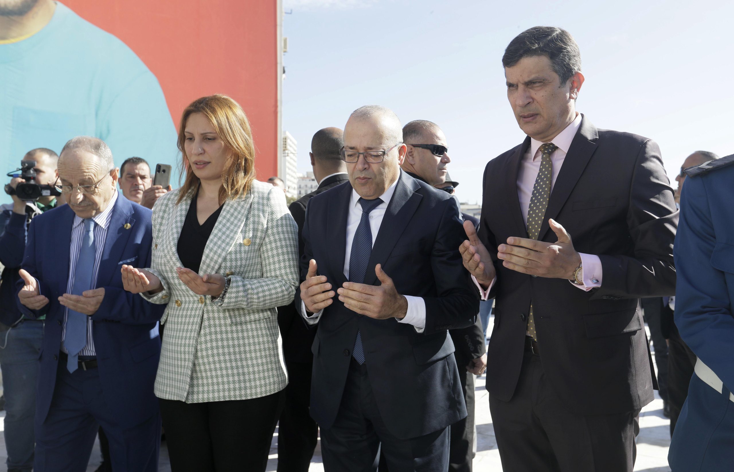 Le ministre de la Communication se recueille à la mémoire des martyrs de la profession