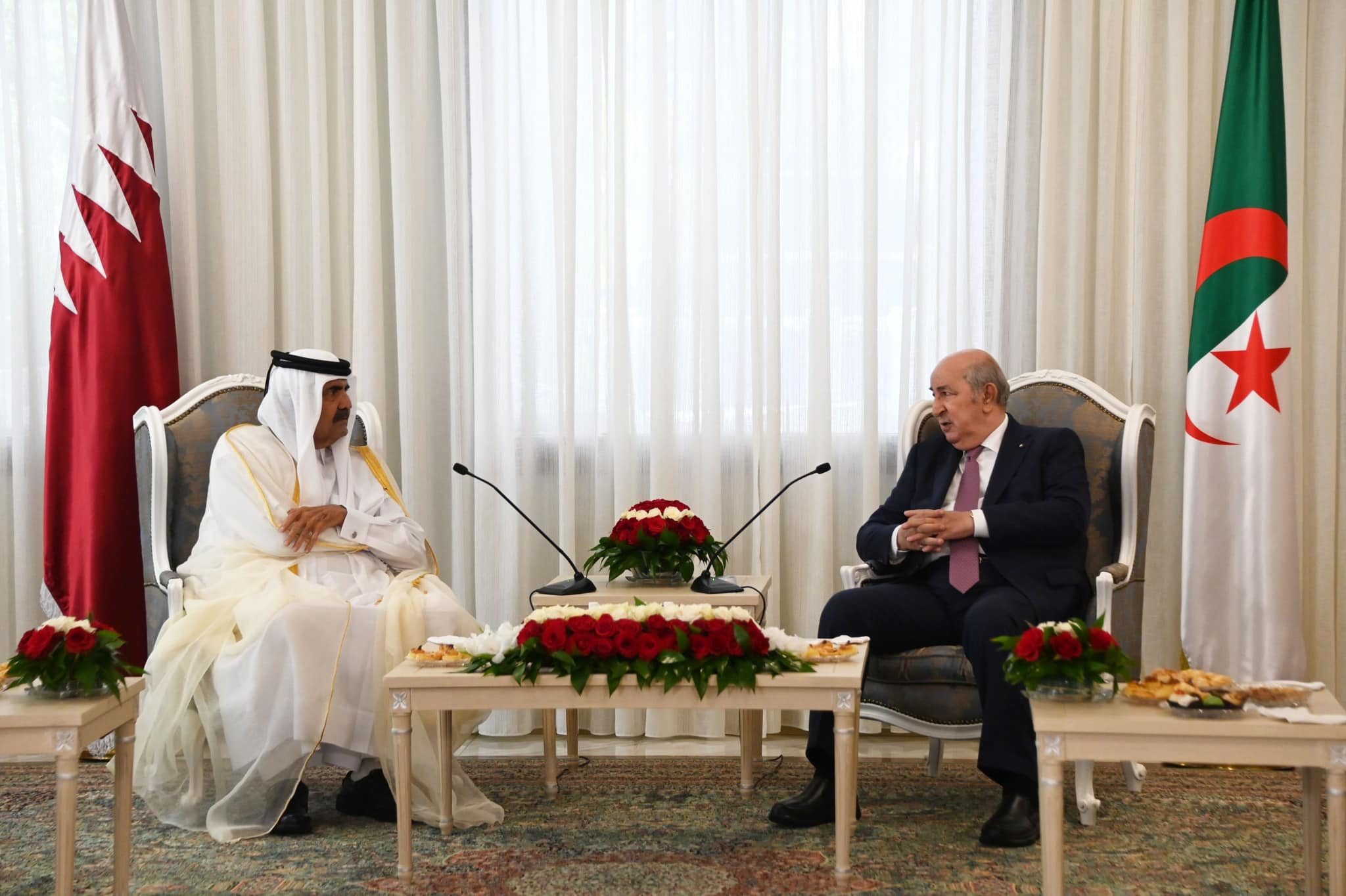 Algérie-Qatar / Le Président de la République reçoit Cheikh Hamad ben Khalifa Al Thani