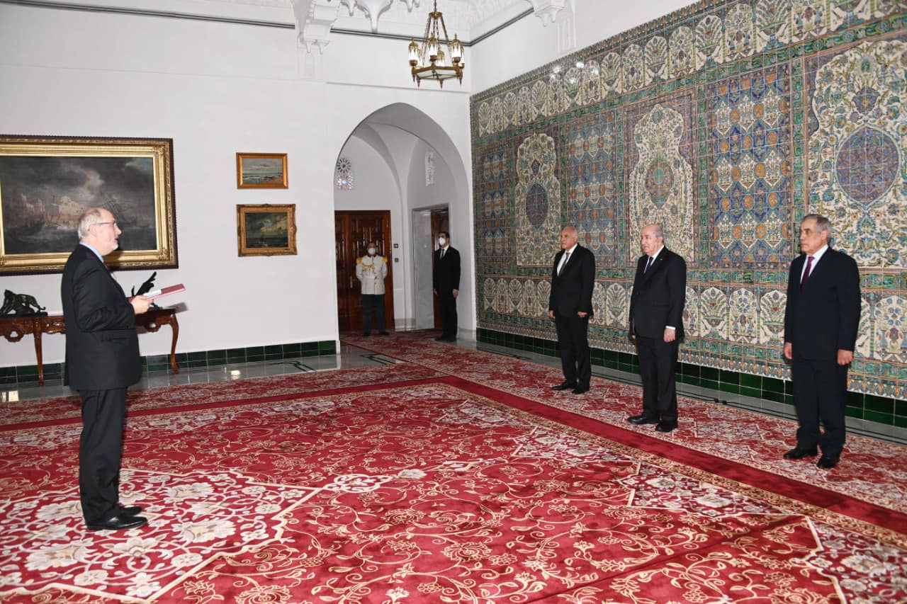 DIPLOMATIE / Le Président de la République reçoit les lettres de créances de 4 nouveaux ambassadeurs en Algérie