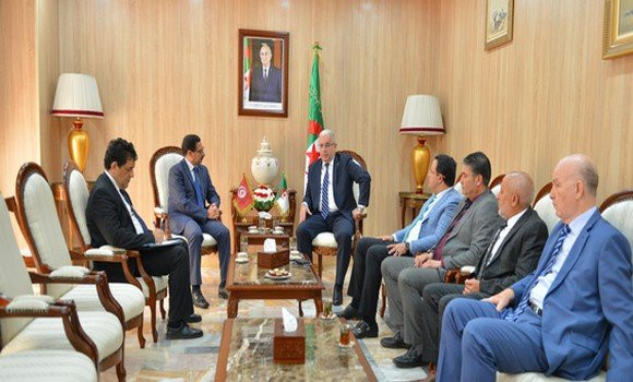 Le Président de l’APN reçoit l’ambassadeur de Tunisie en Algérie