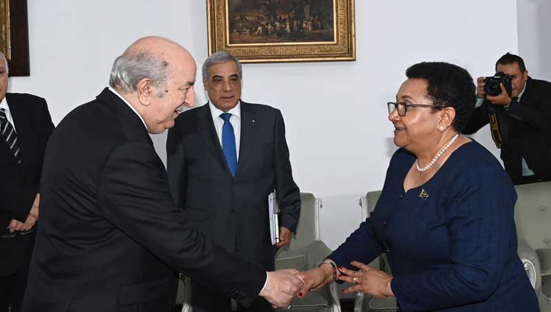 Audience présidentielle / Le président de la République reçoit la ministre des Affaires étrangères et de la Coopération est-africaine de Tanzanie