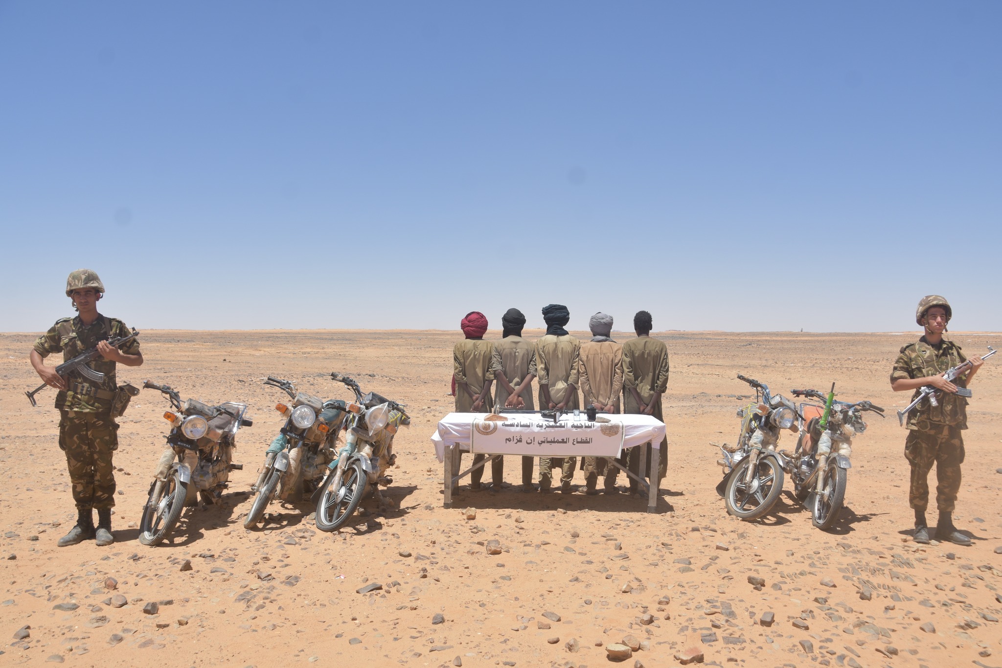 Ministère de la Défense nationale / 8 éléments de soutien aux groupes terroristes arrêtés et une quantité d’armes saisie en une semaine