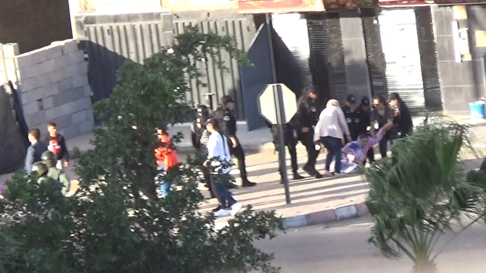 Sahara occidental / Un sit-in pacifique réprimé à Laâyoune occupée pendant la visite de M. de Mistura