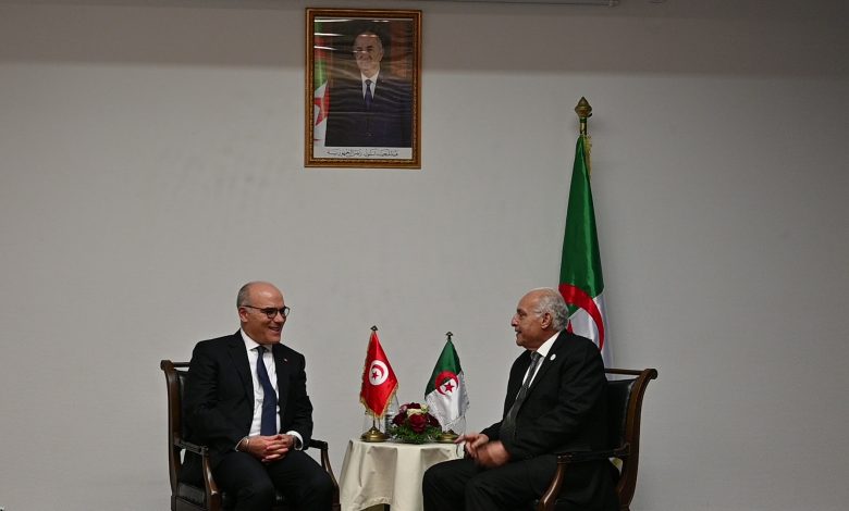 Séminaire de haut niveau sur la paix et la sécurité en Afrique / Attaf tient des entretiens bilatéraux avec ses homologues de Sierra Leone, du Nigeria et de Tunisie