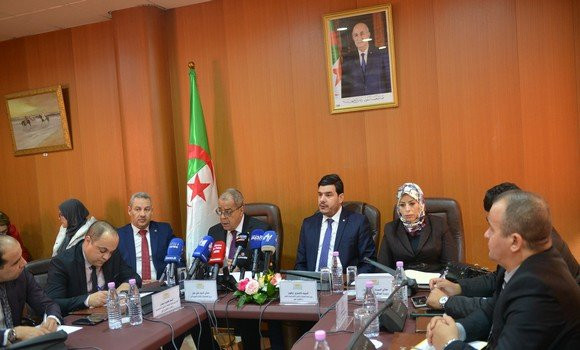 Industrie pharmaceutique / Le taux de couverture du marché national en produits fabriqués localement devrait atteindre 70%, affirme Aoun