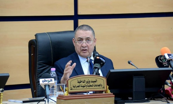 Brahim Merad en visite de travail dans cette wilaya frontalière / « Tindouf deviendra un pôle économique exceptionnel grâce à la politique judicieuse du Président de la République »