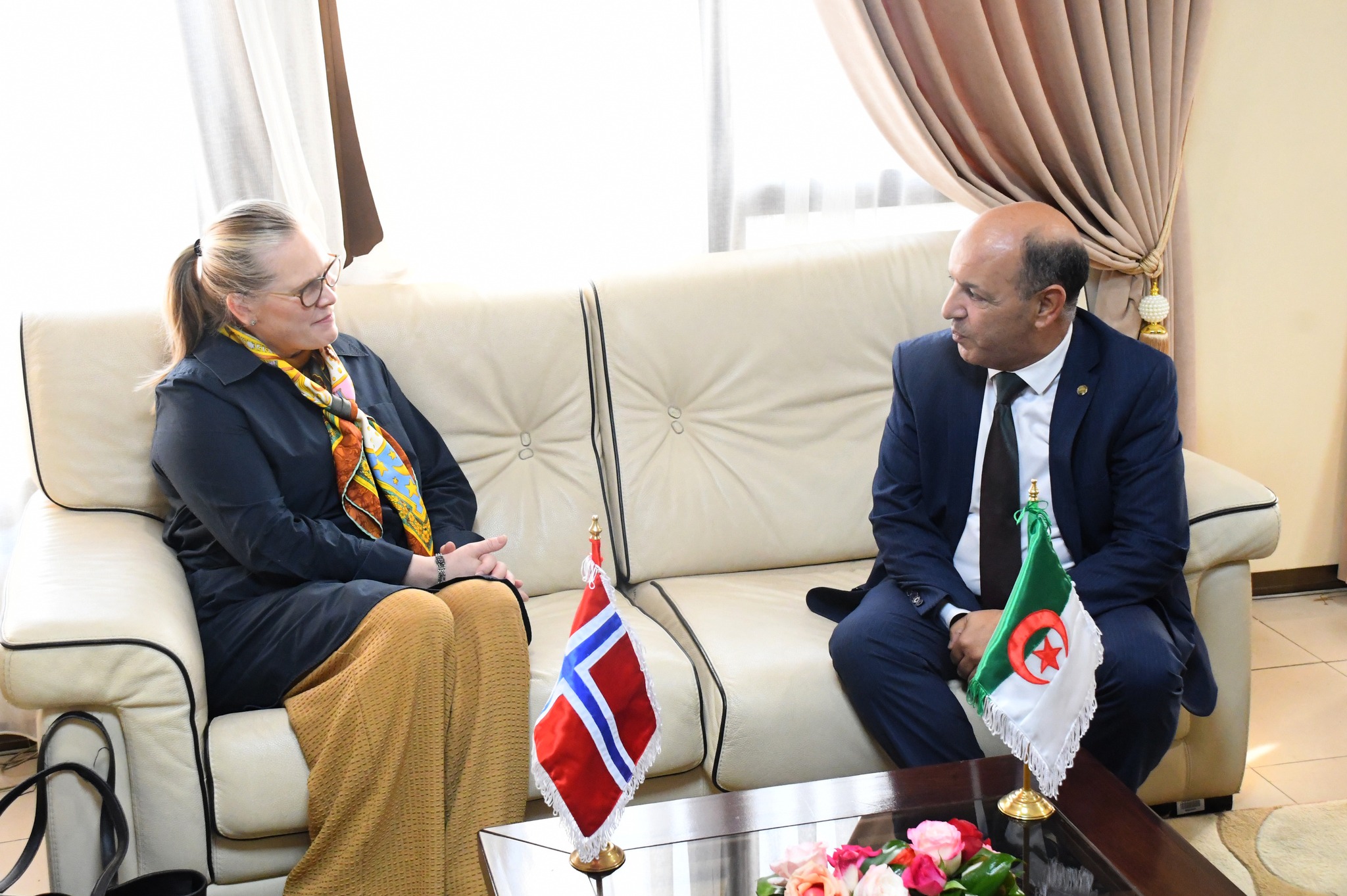 APN / Le président de la Commission des Affaires étrangères reçoit l’ambassadrice de Norvège en Algérie