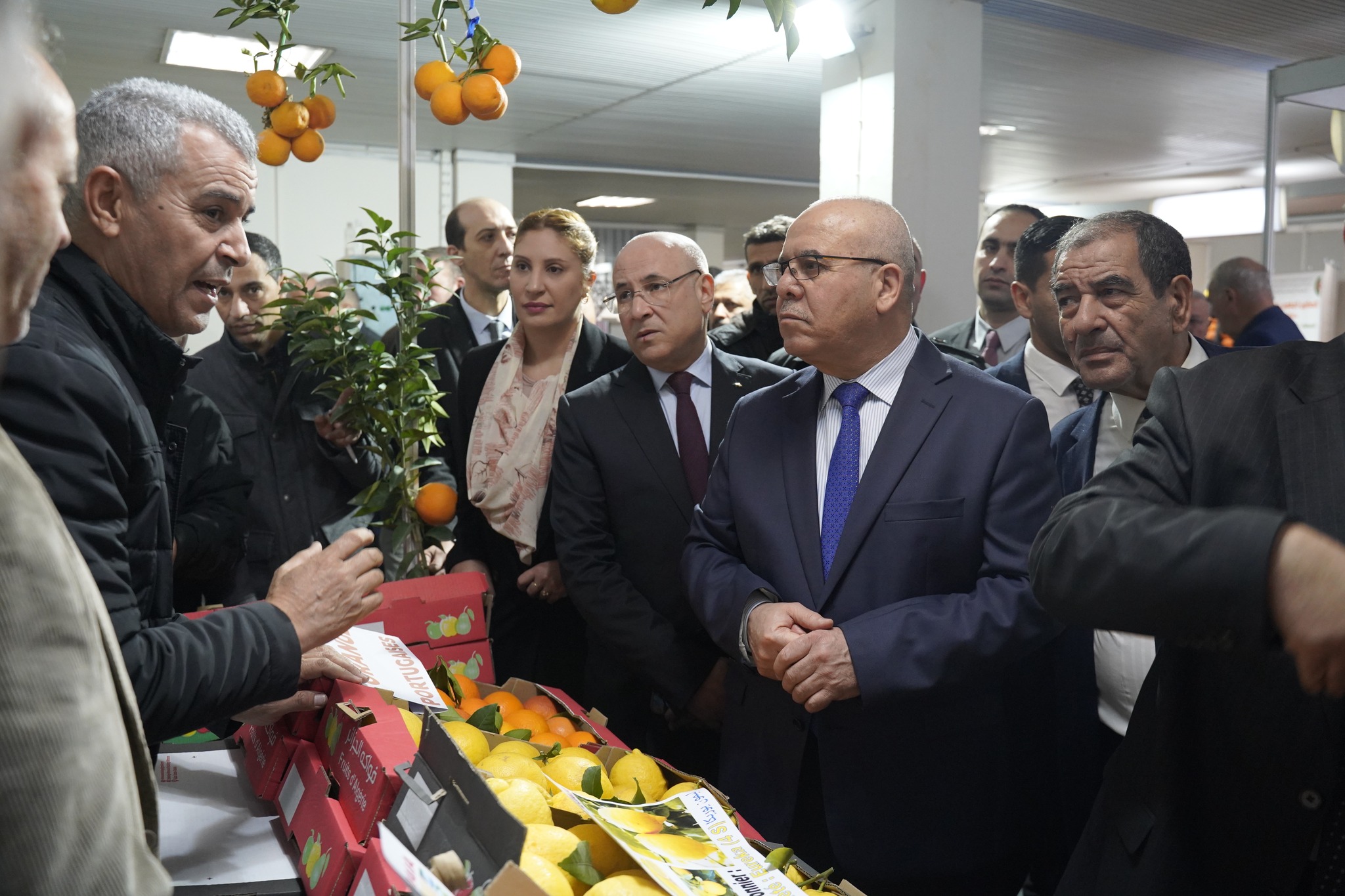 Lors de l’inauguration du Salon régional des agrumes – région Centre / Youcef Cherfa encourage la transformation en raison de la forte production