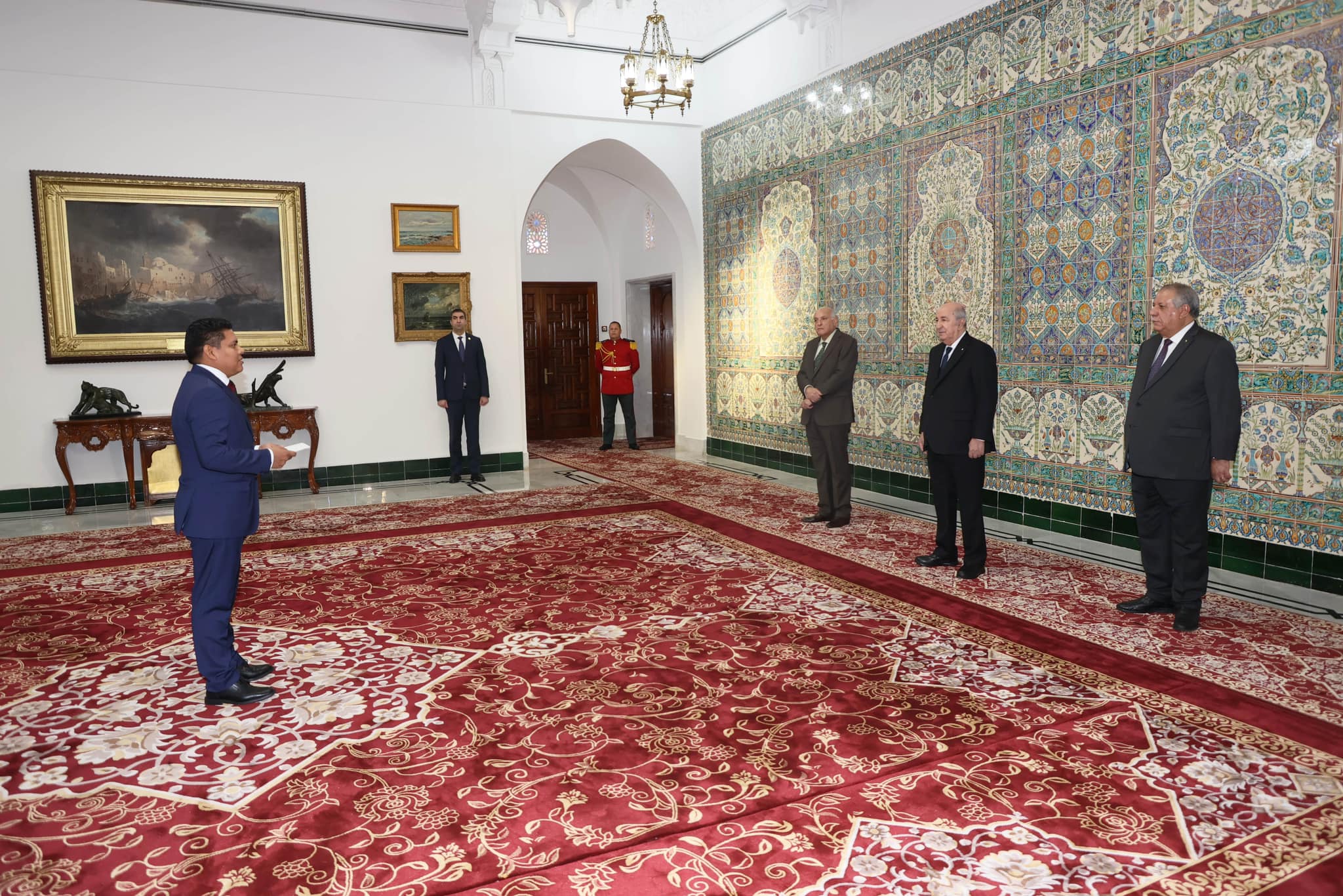 Diplomatie / Le Président de la République reçoit les lettres de créances de trois nouveaux ambassadeurs auprès de l’Algérie