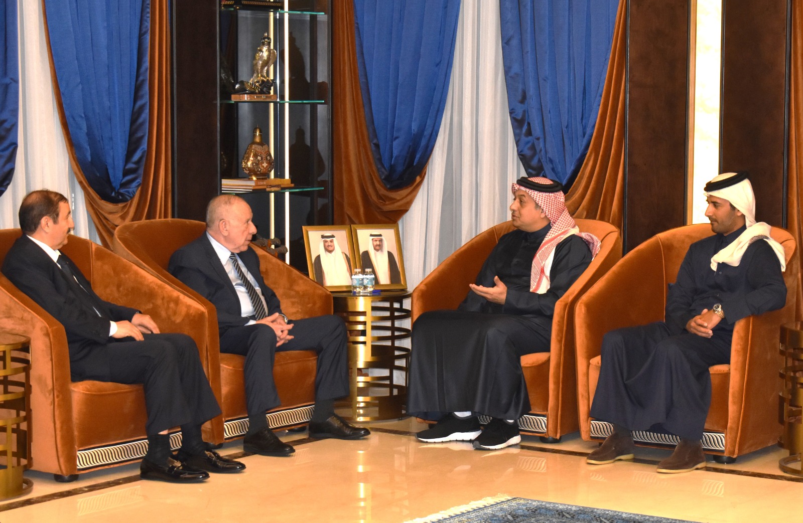 Dans le cadre de sa visite officielle au Qatar / Le Général Saïd Chanegriha reçu par le vice-Premier ministre, ministre d’Etat des Affaires de Défense qatari
