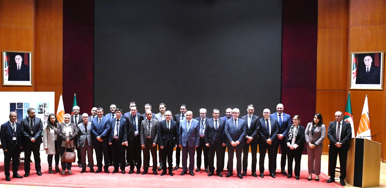 Signature d’un contrat entre Sonatrach et l’italien Tecnimont / Construction d’un complexe pétrochimique à Skikda