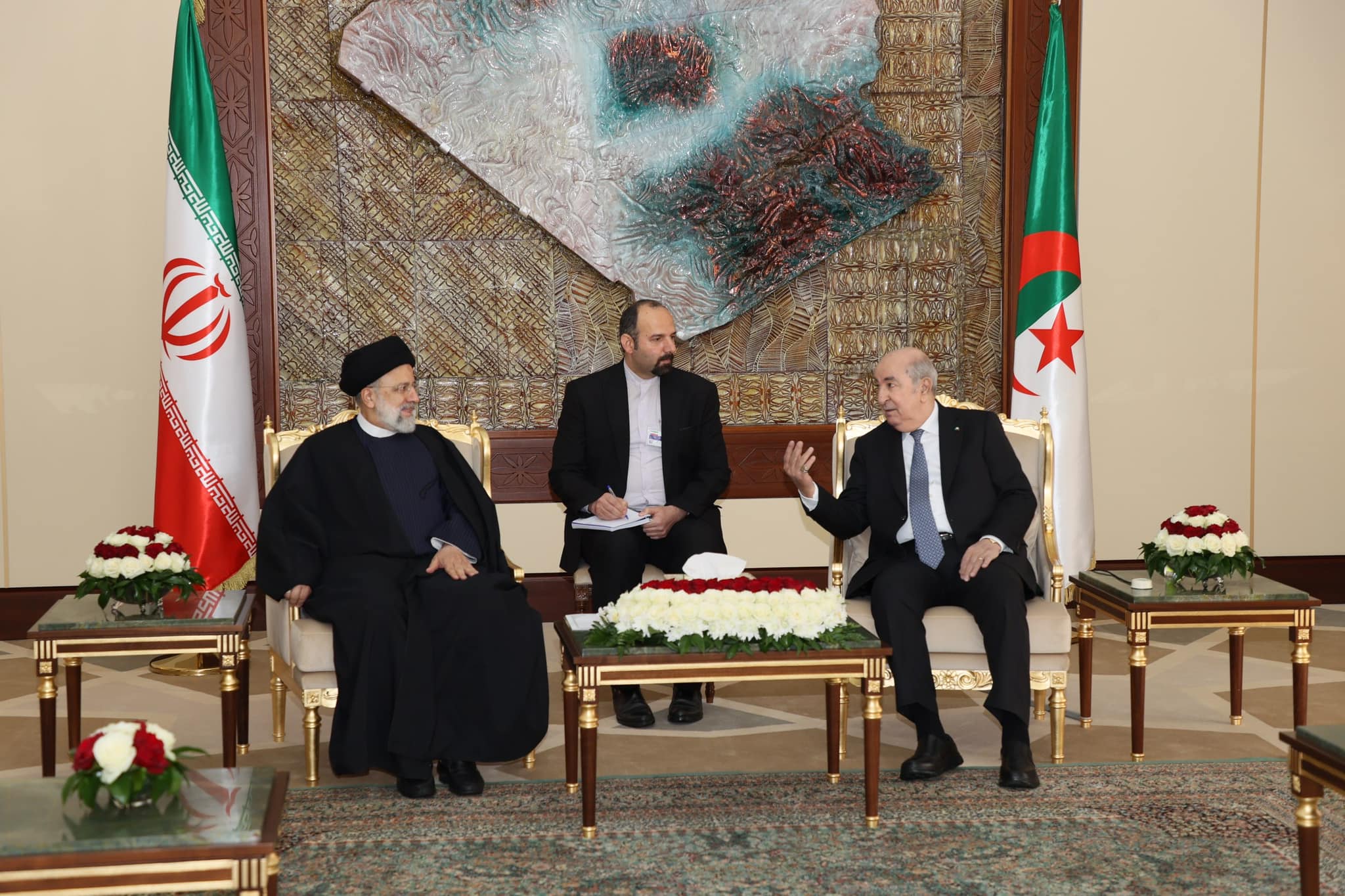 Entretiens élargis entre le Président de la République et son homologue iranien