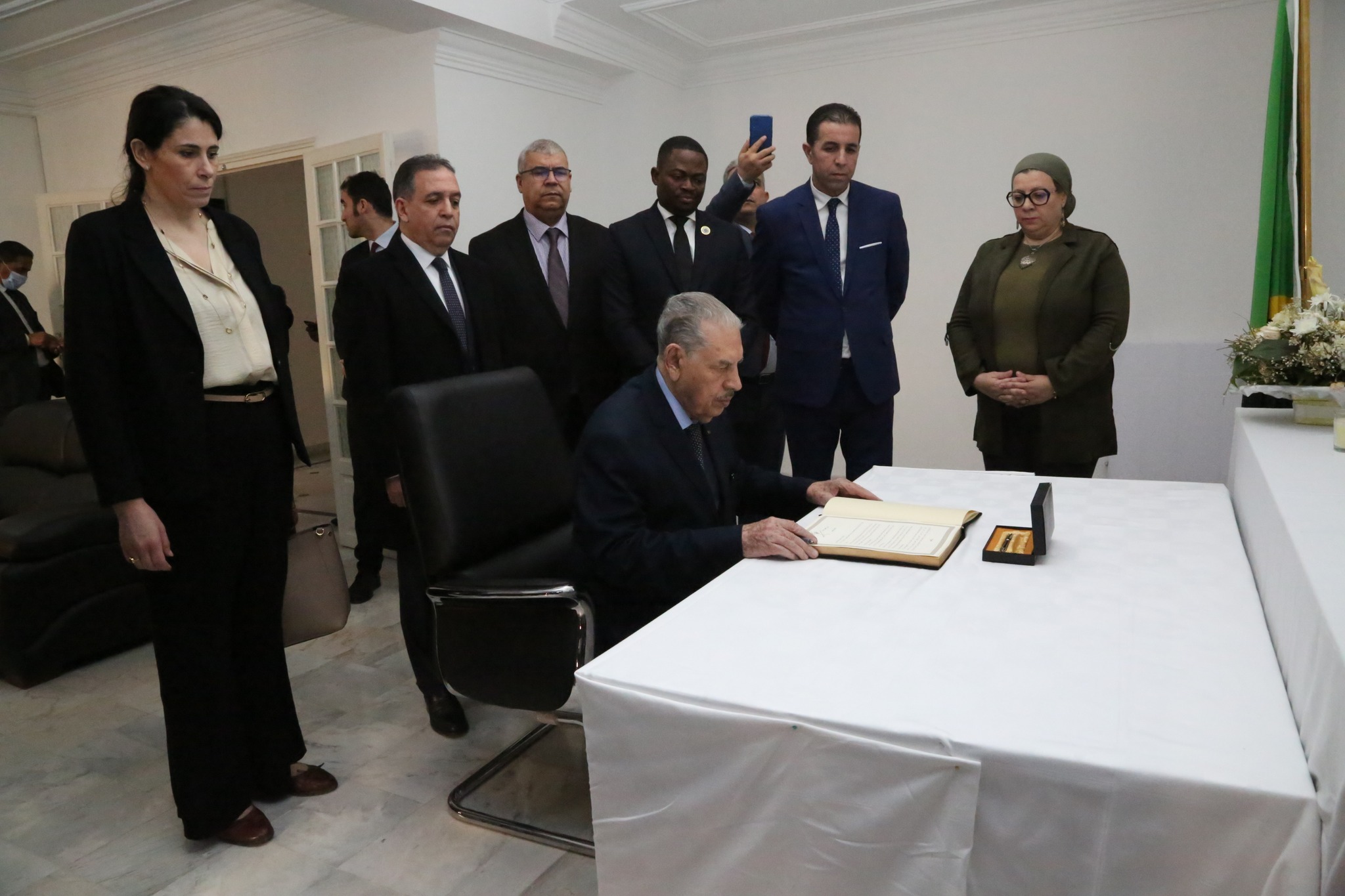 Décès de l’ancien président tanzanien / Goudjil signe le registre de condoléances à l’ambassade de Tanzanie