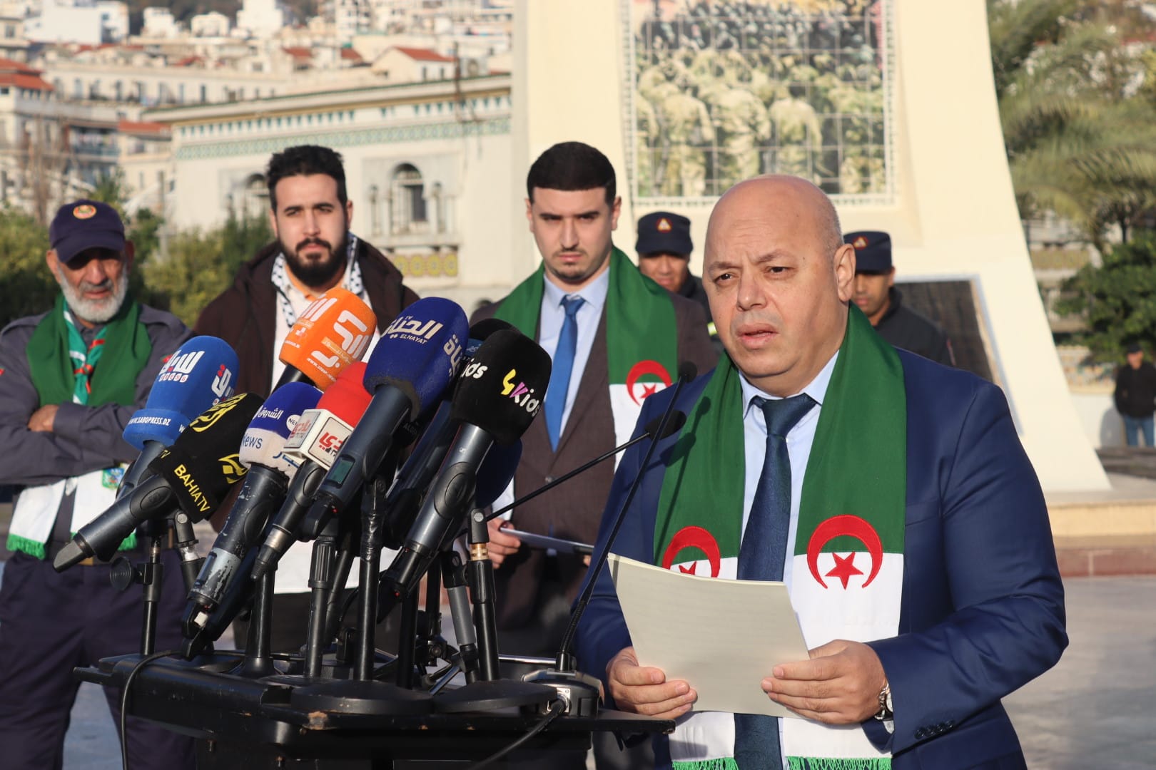 Rebiga préside une cérémonie commémorative à la Place de la Résistance à Alger