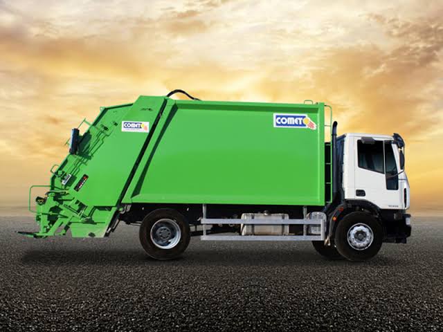 Skikda / Remise de 11 camions à benne tasseuse à des communes