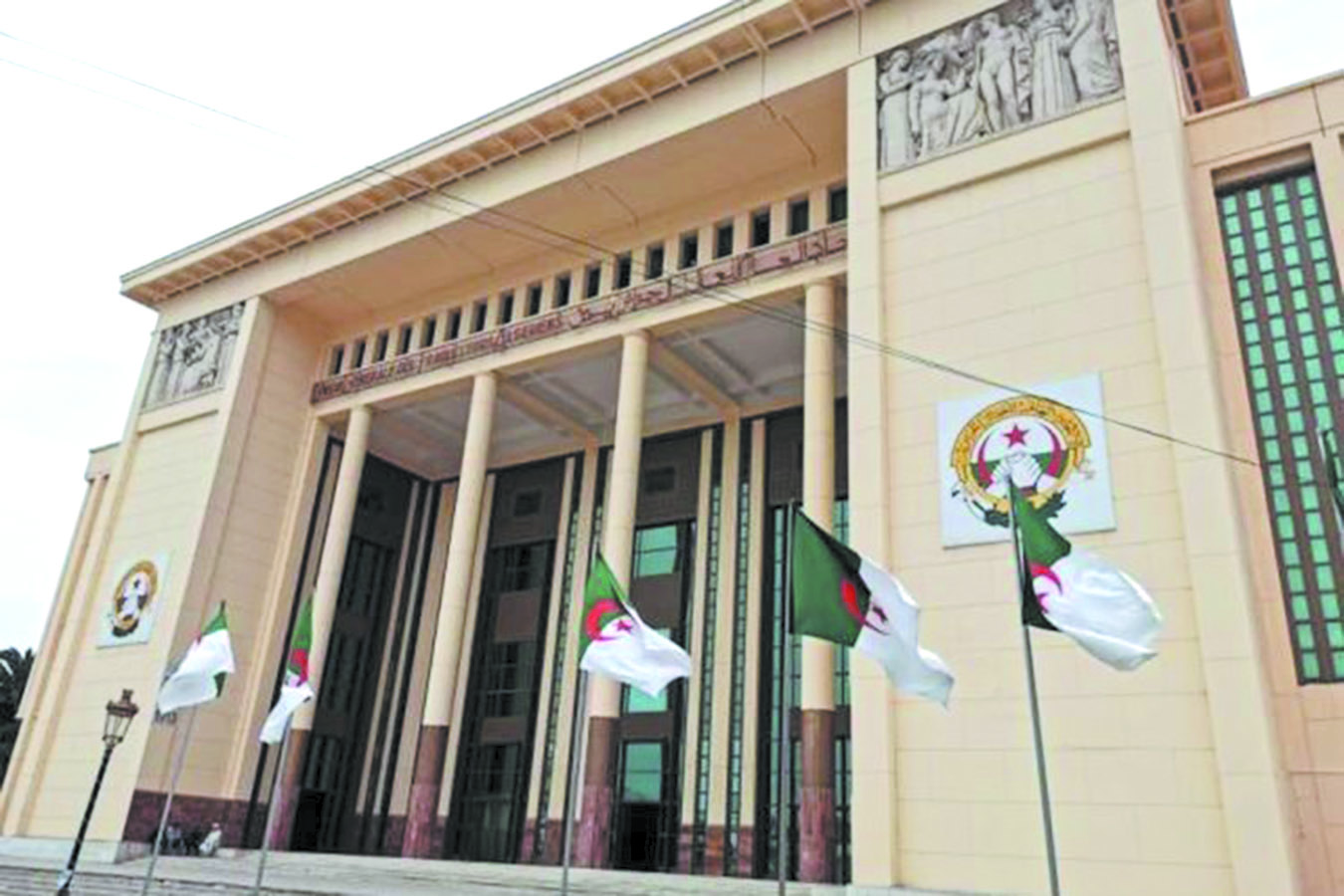L’UGTA condamne l’ingérence éhontée du président Français dans les affaires internes de l’Algérie