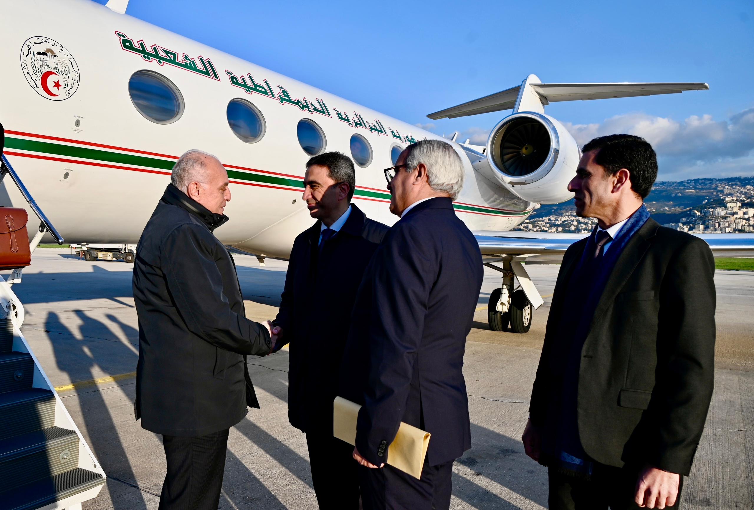 En sa qualité d’envoyé spécial du président de la République, M. Abdelmadjid Tebboune / Attaf arrive à Beyrouth pour une visite officielle en République libanaise   