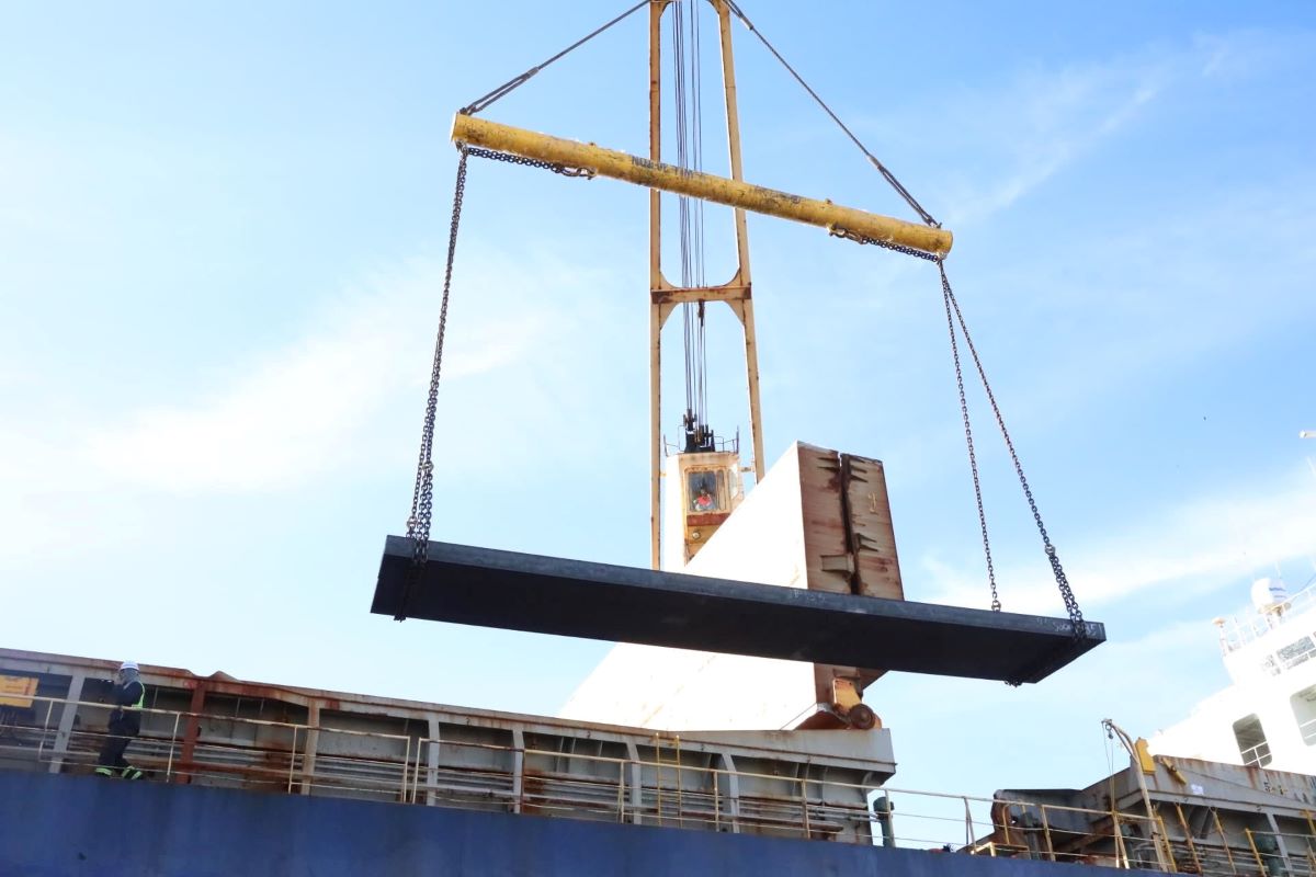 Commerce international / Exportation de 30.000 tonnes de plaques d’acier vers l’Italie