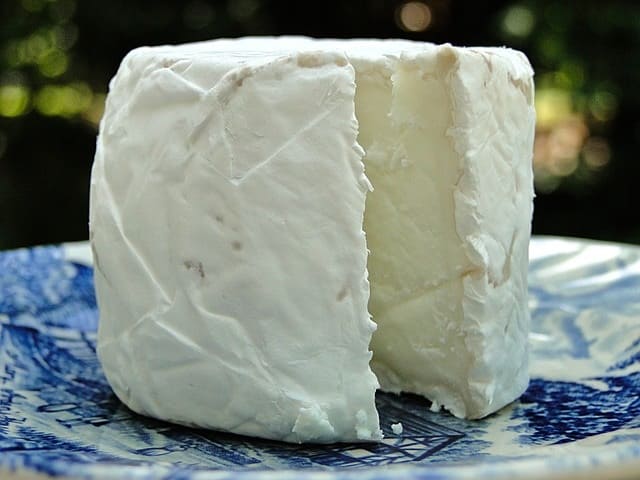 Fabrication des fromages / Des saveurs du terroir et des gourmandises internationales à la touche algérienne