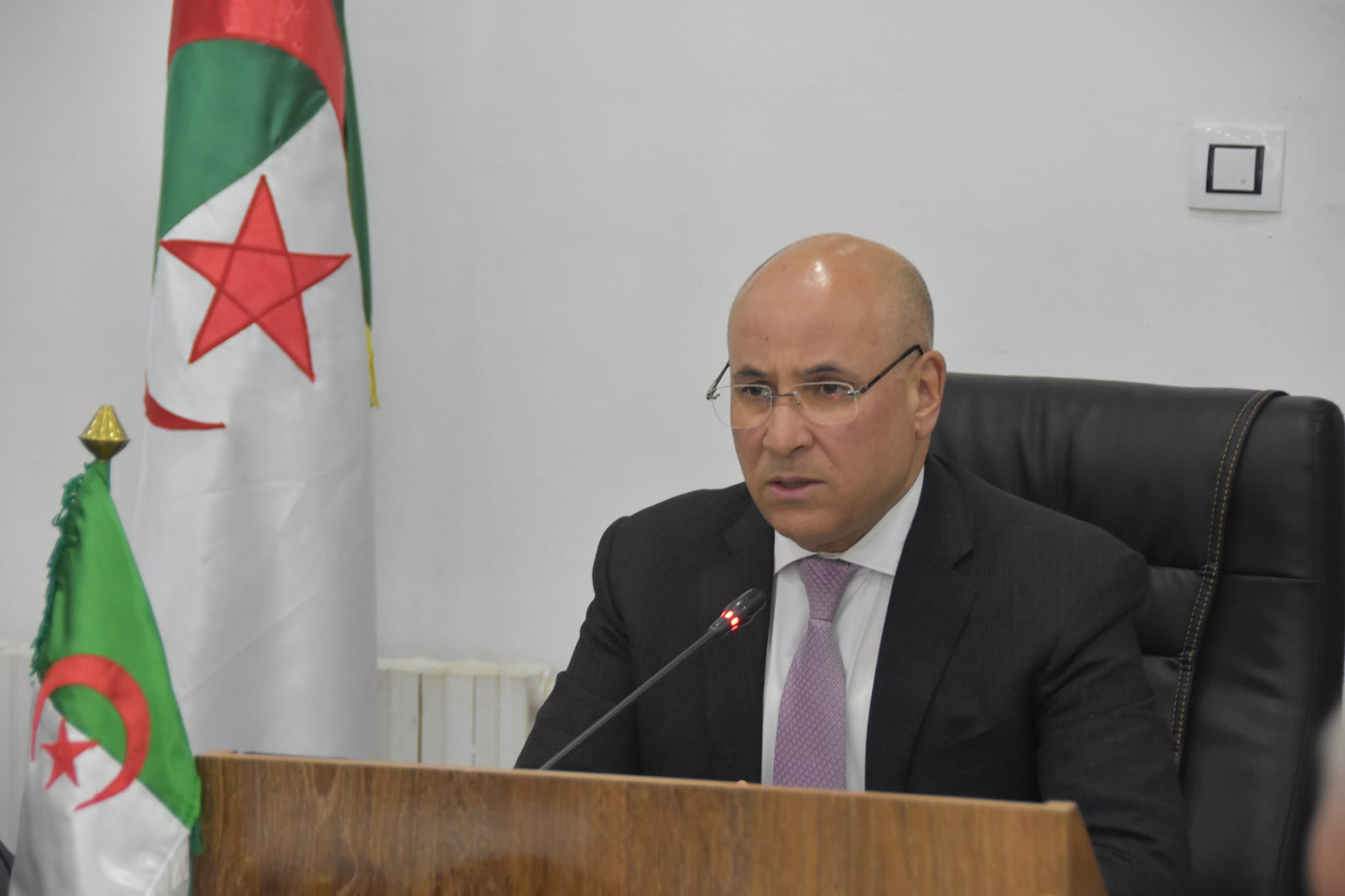 Commerce  L’Etat opte pour la régulation du marché et l’équilibre entre liberté d’initiative et contrôle