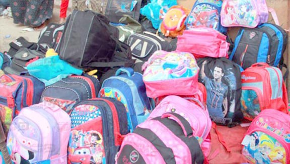 Rentrée scolaire / Distribution de 200 000 cartables équipés de fournitures scolaires à travers le pays