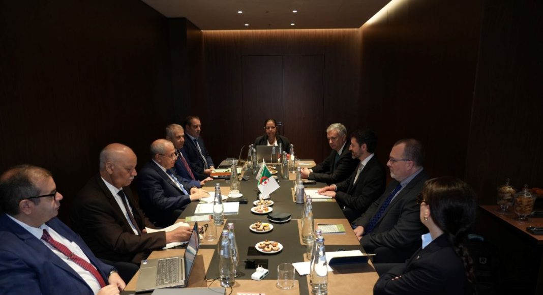 Conférence et exposition Gastech / Hachichi a tenu une série de réunions avec des responsables de sociétés mondiales