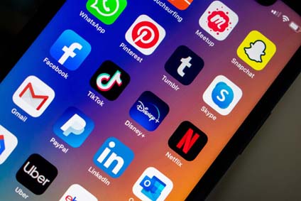 Réseaux sociaux/L’Australie passe au grand nettoyage