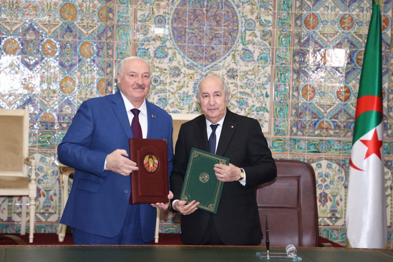 Algérie-Biélorussie/Le président de la République copréside avec son homologue biélorusse la cérémonie de signature de mémorandums d’entente et d’accords de coopération