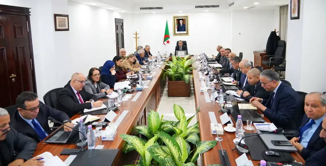 Adjal préside une réunion avec les cadres dirigeants/ Au menu le suivi des projets de Sonelgaz