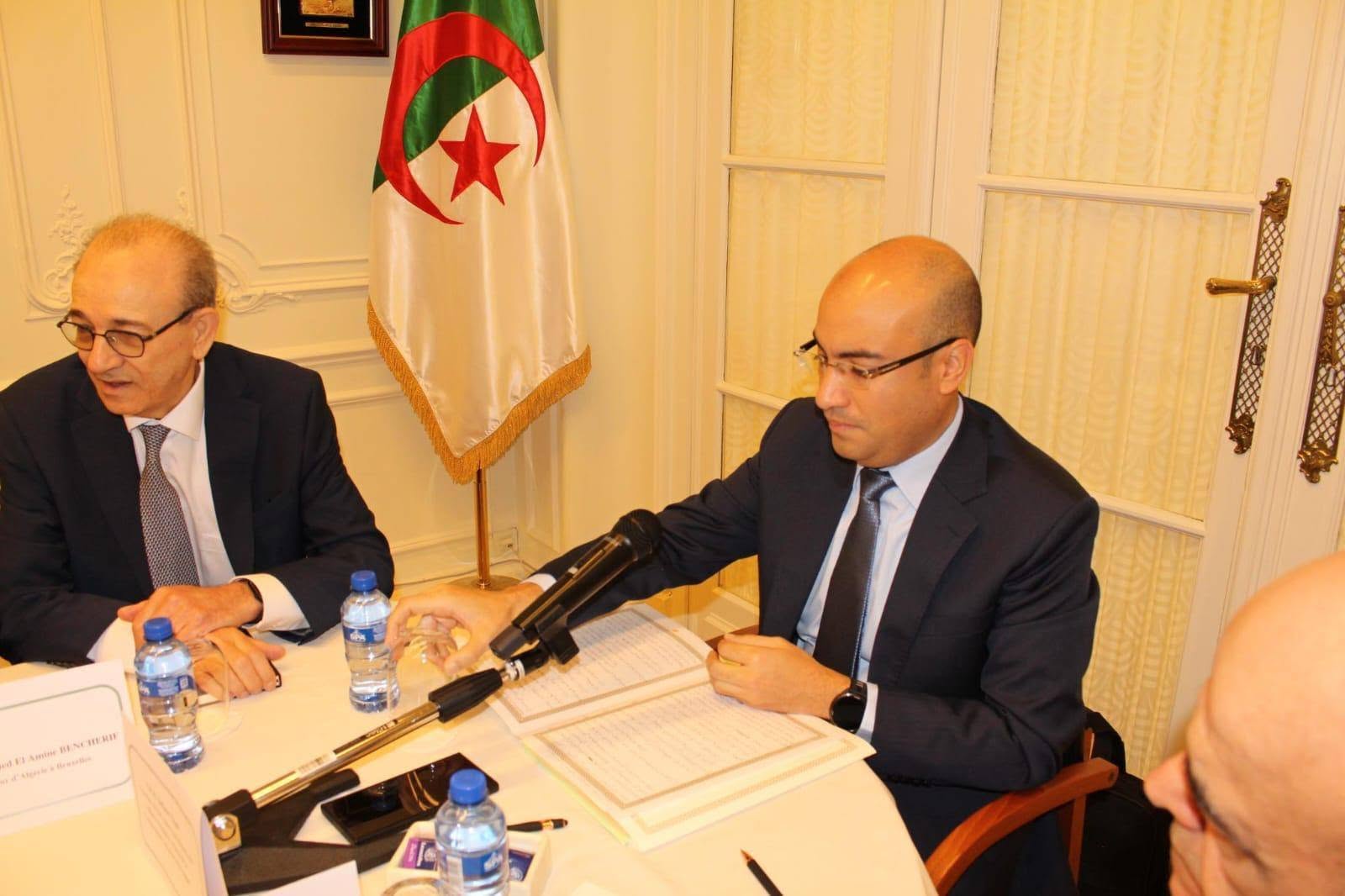 Dans le cadre de sa visite de travail au Royaume de Belgique / Chaib préside une réunion avec des chefs des postes consulaires