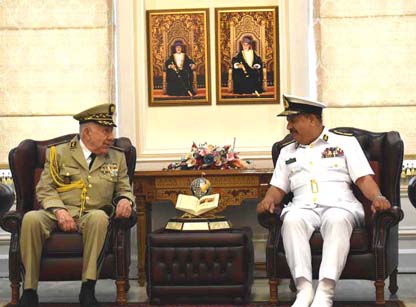 Le Général d’Armée Saïd Chanegriha reçu par le Vice-Premier ministre omanais chargé des Affaires de Défense